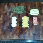 4.	Peel the orange and potato. Slice the orange, potato, avo and tomato into wedges,
