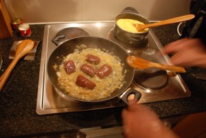 3.	Cut and cook the liver in the (blonde) onion until the liver is cooked;