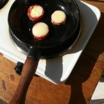 Fill the tomatoes with the whiped eggs