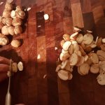2.Slice the mushrooms and fry with some garlic